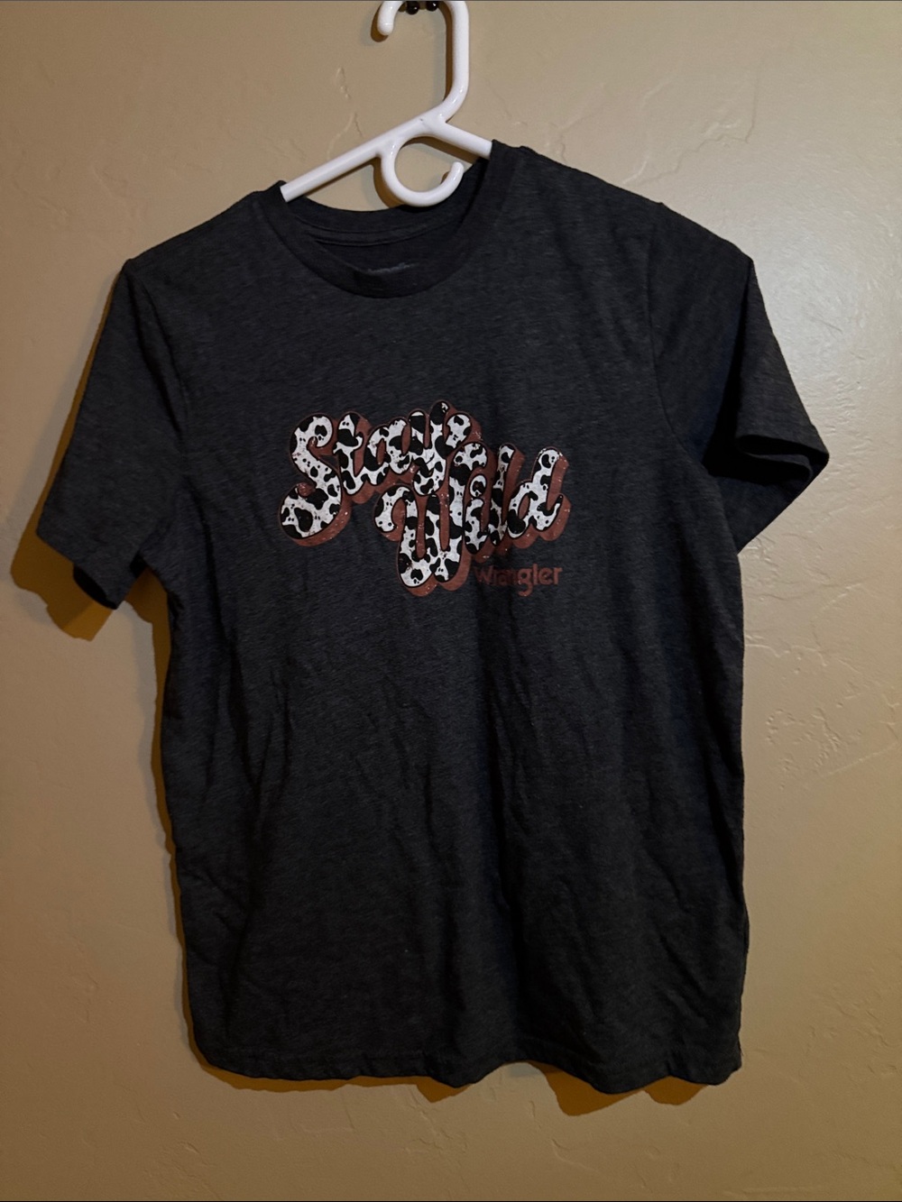 Wrangler Dark Gray Short-Sleeve Graphic Tee with Leopard Script